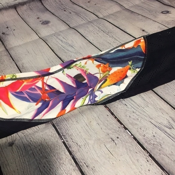 Athleta tropical precision 7/8 laser cut leggings - Picture 6 of 9